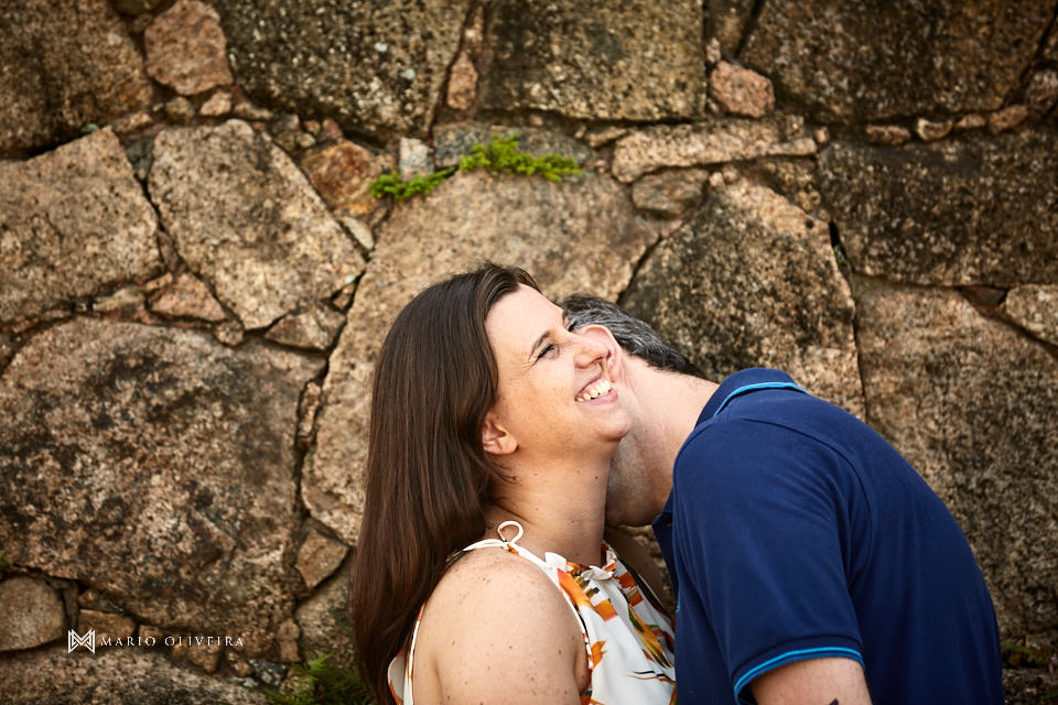 ensaio de casal, fotos no ribeirão da ilha, mario oliveira, fotografo de casamento, melhor fotografo de florianopolis, fotos com cachorro, pitbull, praia da armação, nascer do sol