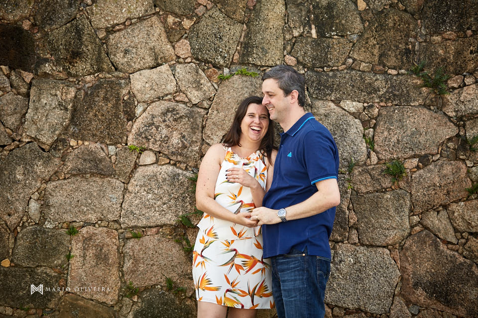 ensaio de casal, fotos no ribeirão da ilha, mario oliveira, fotografo de casamento, melhor fotografo de florianopolis, fotos com cachorro, pitbull, praia da armação, nascer do sol