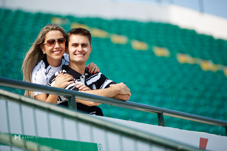 casal na praia, casa no orlando scarpelli, fotos no campo do figueirense, fotografo de casamento, mario oliveira, melhor fotografo de florianopolis, ensaio pre-casamento, pre wedding, guarda do embau