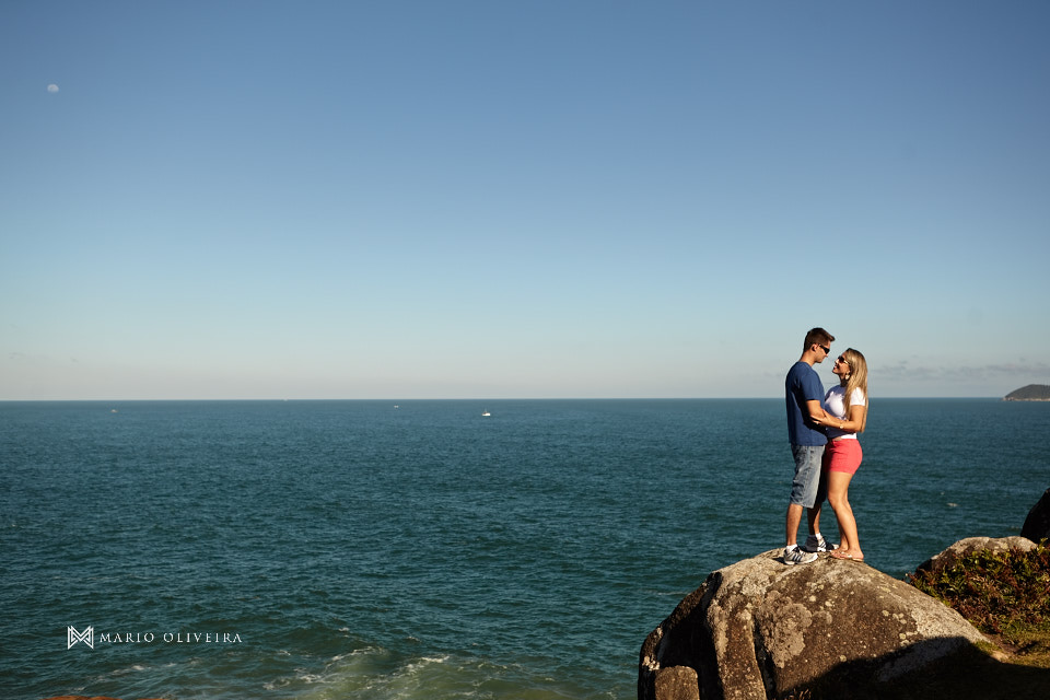 casal na praia, casa no orlando scarpelli, fotos no campo do figueirense, fotografo de casamento, mario oliveira, melhor fotografo de florianopolis, ensaio pre-casamento, pre wedding, guarda do embau