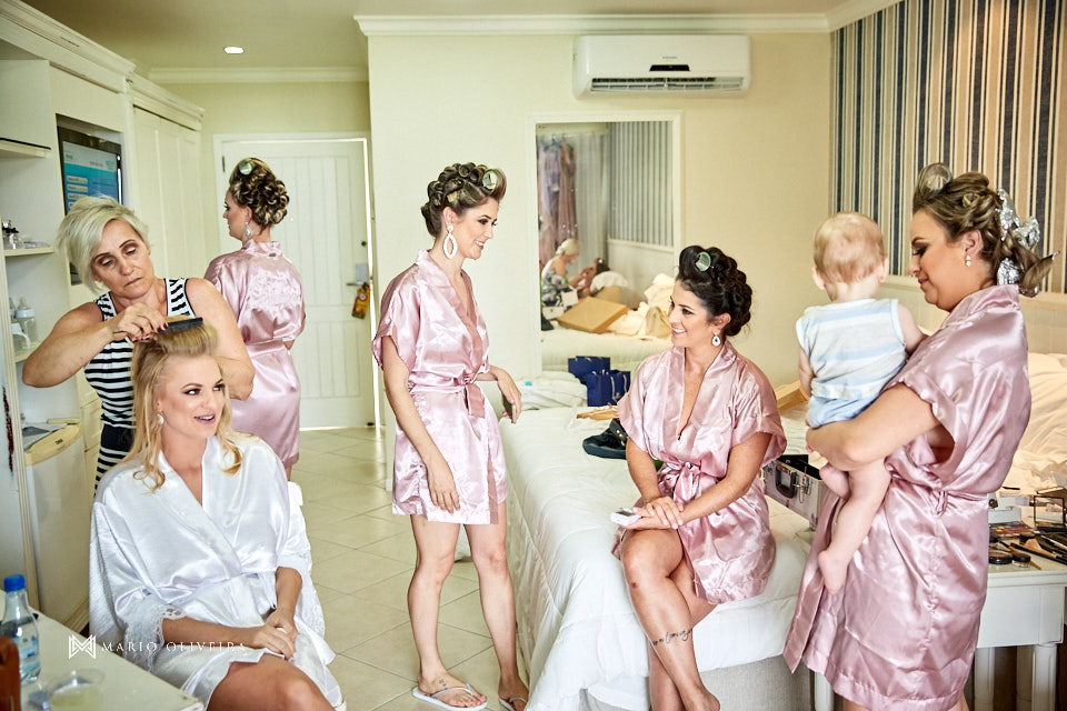 madrinhas e noiva conversando durante o making of da noiva