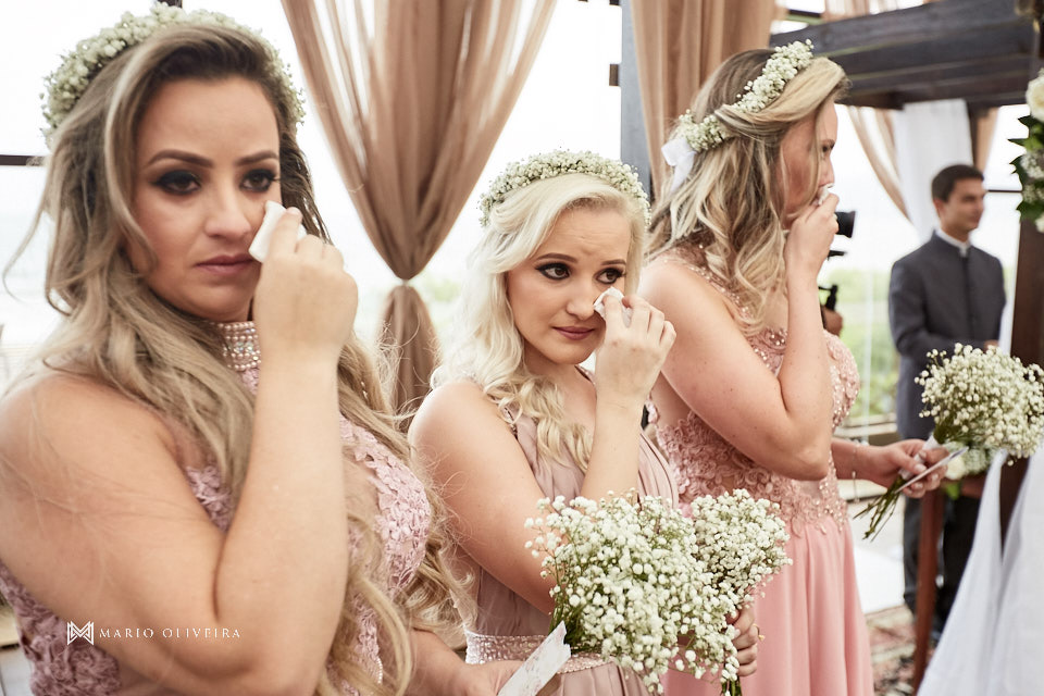 madrinhas chorando, casamento na praia, casamento em balneário camboriu, madrinha, padrinhos, melhor fotografo de forianopolis, casamento de dia, infinito blue