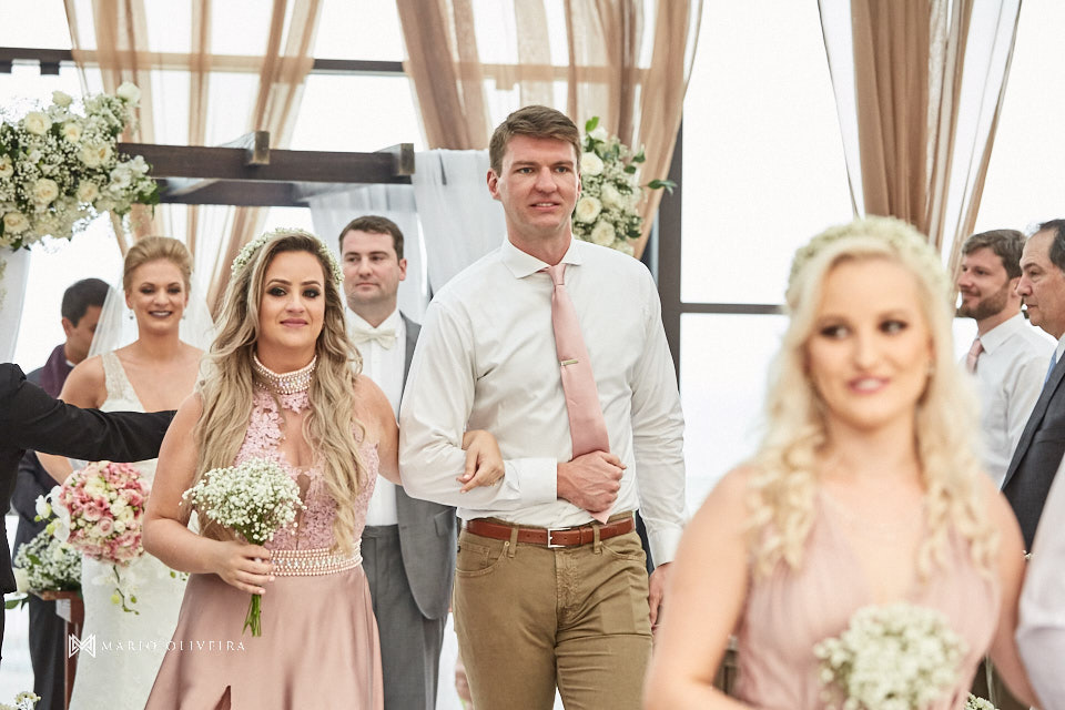 casamento na praia, casamento em balneário camboriu, madrinha, padrinhos, melhor fotografo de forianopolis, casamento de dia, infinito blue