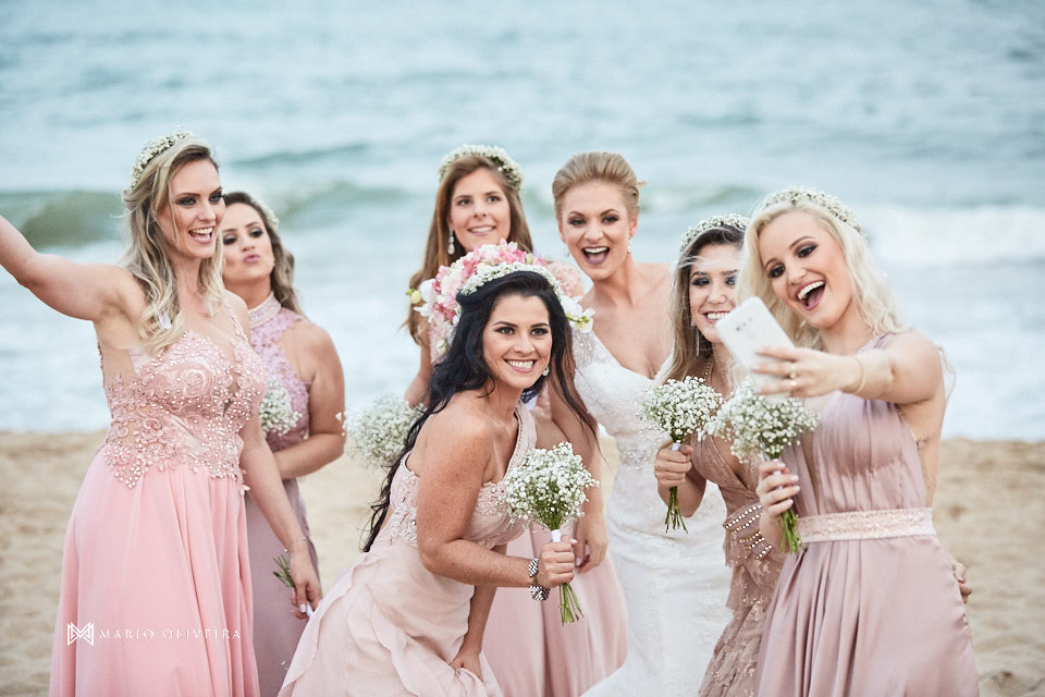 madrinhas com a mesma cor, casamento na praia, casamento em balneário camboriu, madrinha, padrinhos, melhor fotografo de forianopolis, casamento de dia, infinito blue