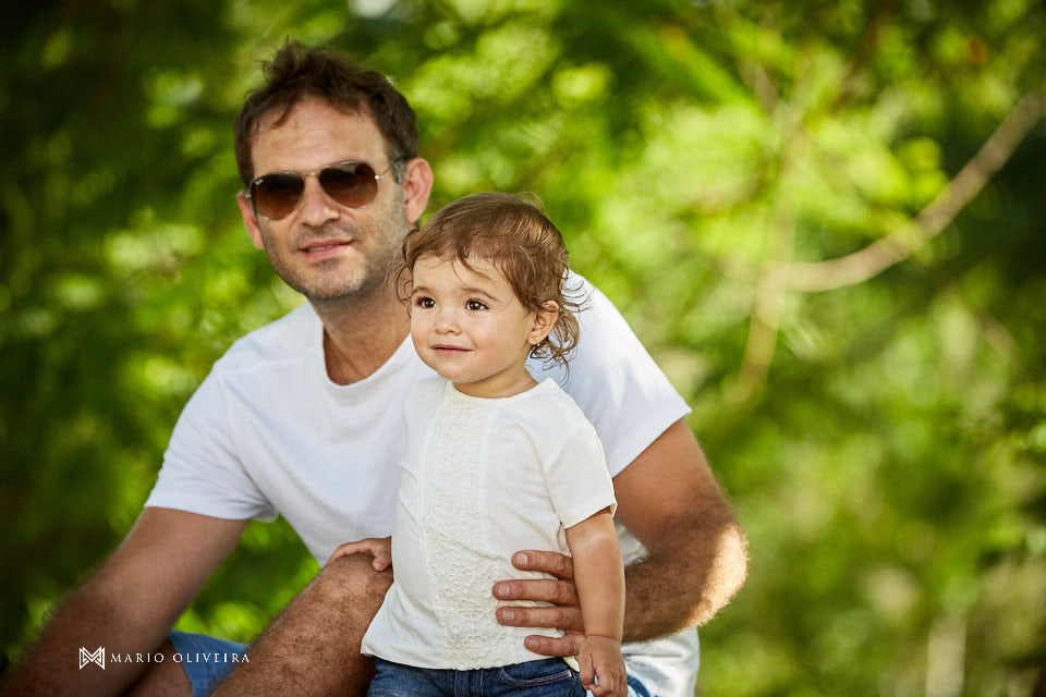 pai e filha juntos, criança sorrindo