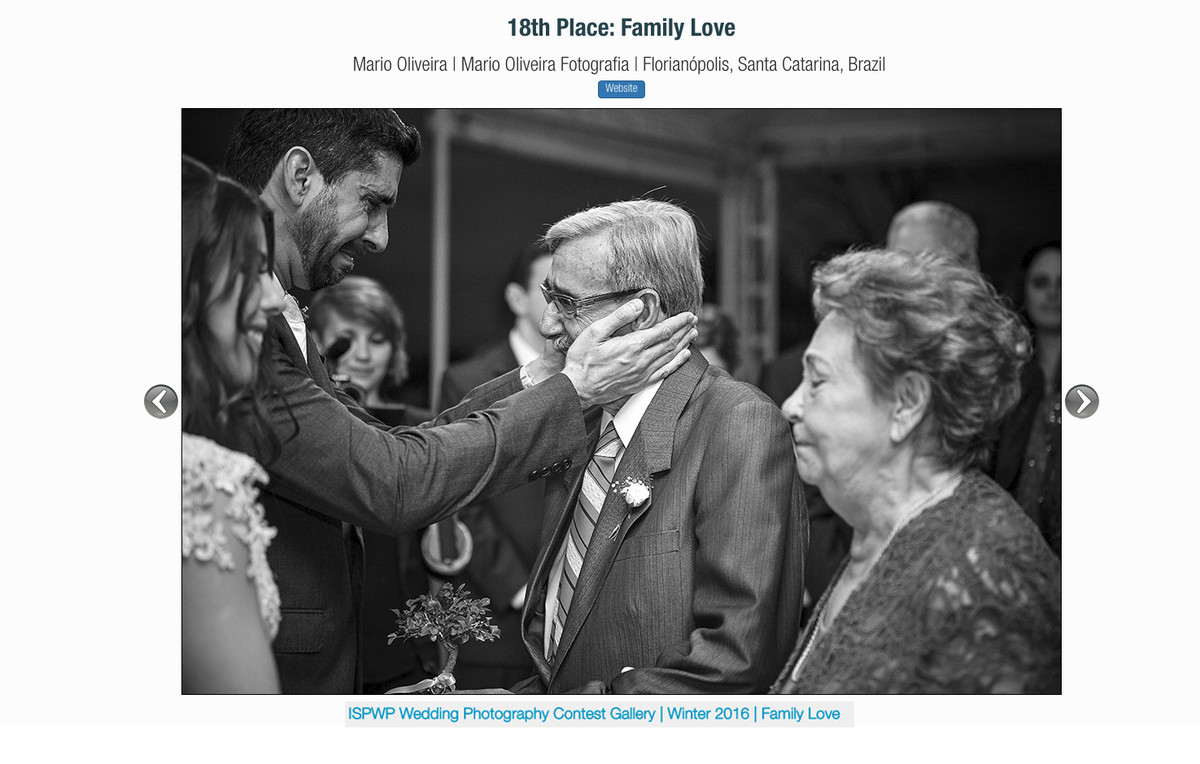 foto premiada na ISPWP com o noivo chorando com a mão no rosto do avô