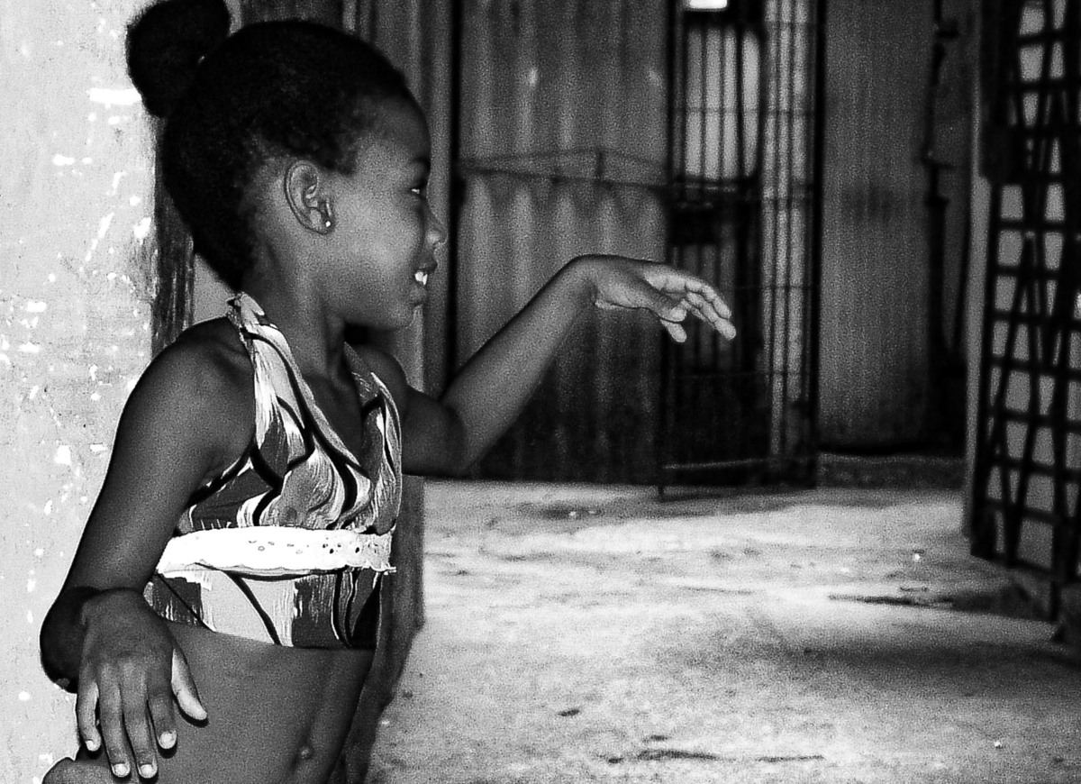 PEQUENA BAILARIA DO CORTIÇO 