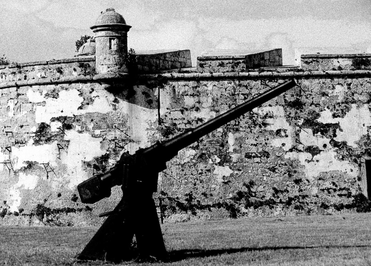 MONUMENTO À REVOLUÇÃO