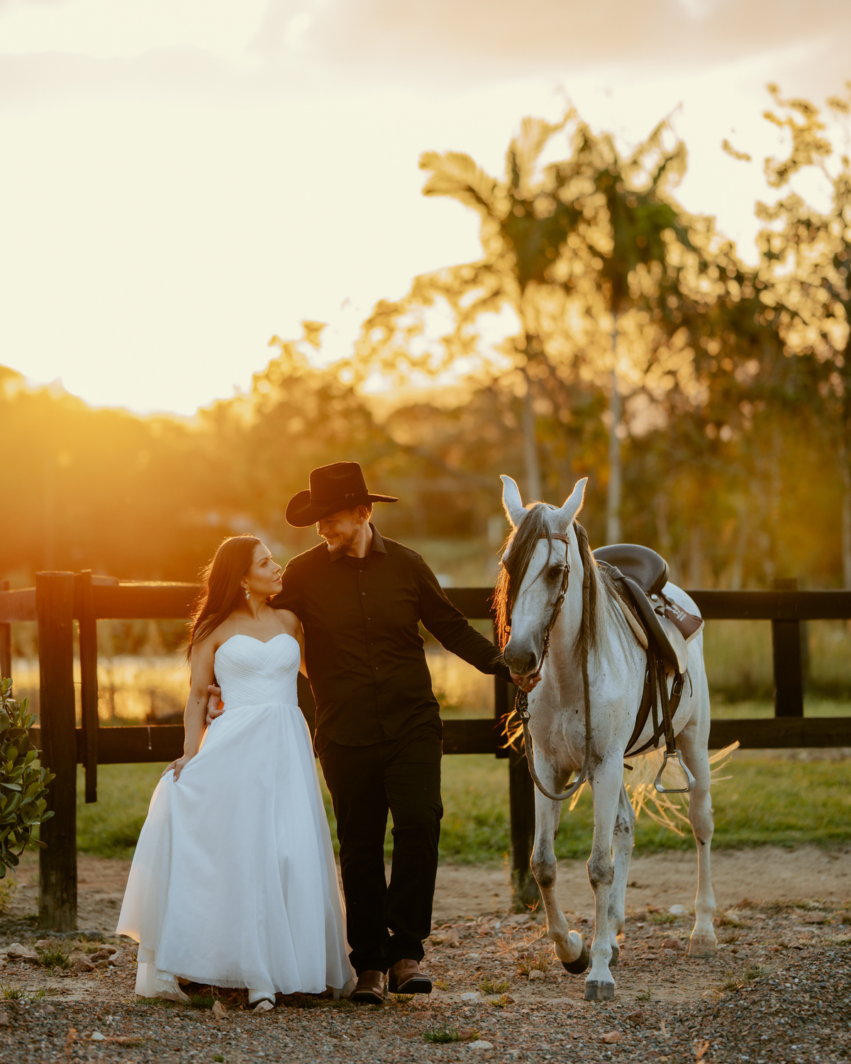 ensaio-prewedding-patrcia-rogerio-coutry-cavalo-chapeu-boiadeira-fotografo-casamento-interior-agroboy-haras-campo-praia-mocambique-florianopolis-indaial-gaucho-fotos-casal