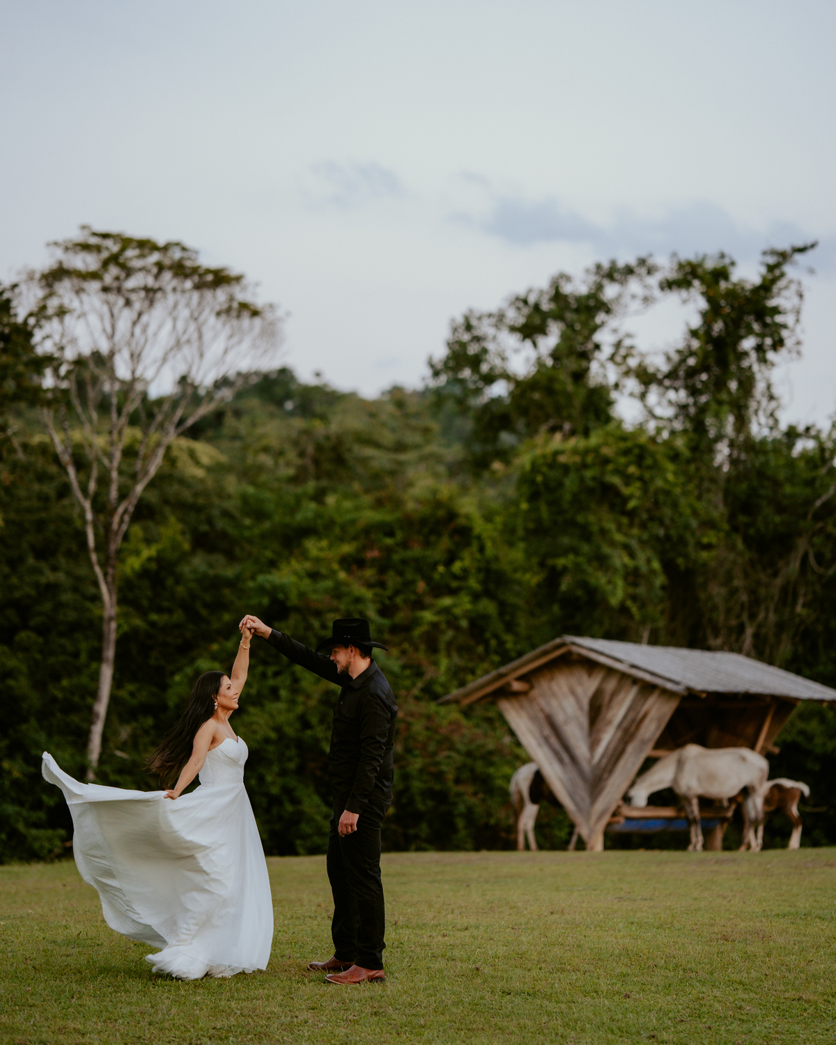 ensaio-prewedding-patrcia-rogerio-coutry-cavalo-chapeu-boiadeira-fotografo-casamento-interior-agroboy-haras-campo-praia-mocambique-florianopolis-indaial-gaucho-fotos-casal