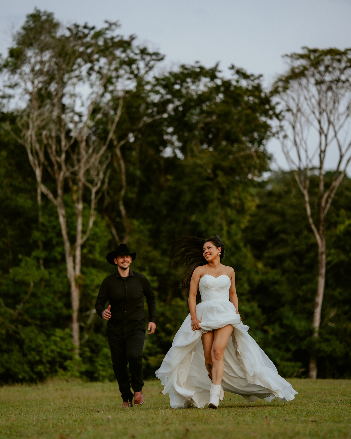 ensaio-prewedding-patrcia-rogerio-coutry-cavalo-chapeu-boiadeira-fotografo-casamento-interior-agroboy-haras-campo-praia-mocambique-florianopolis-indaial-gaucho-fotos-casal