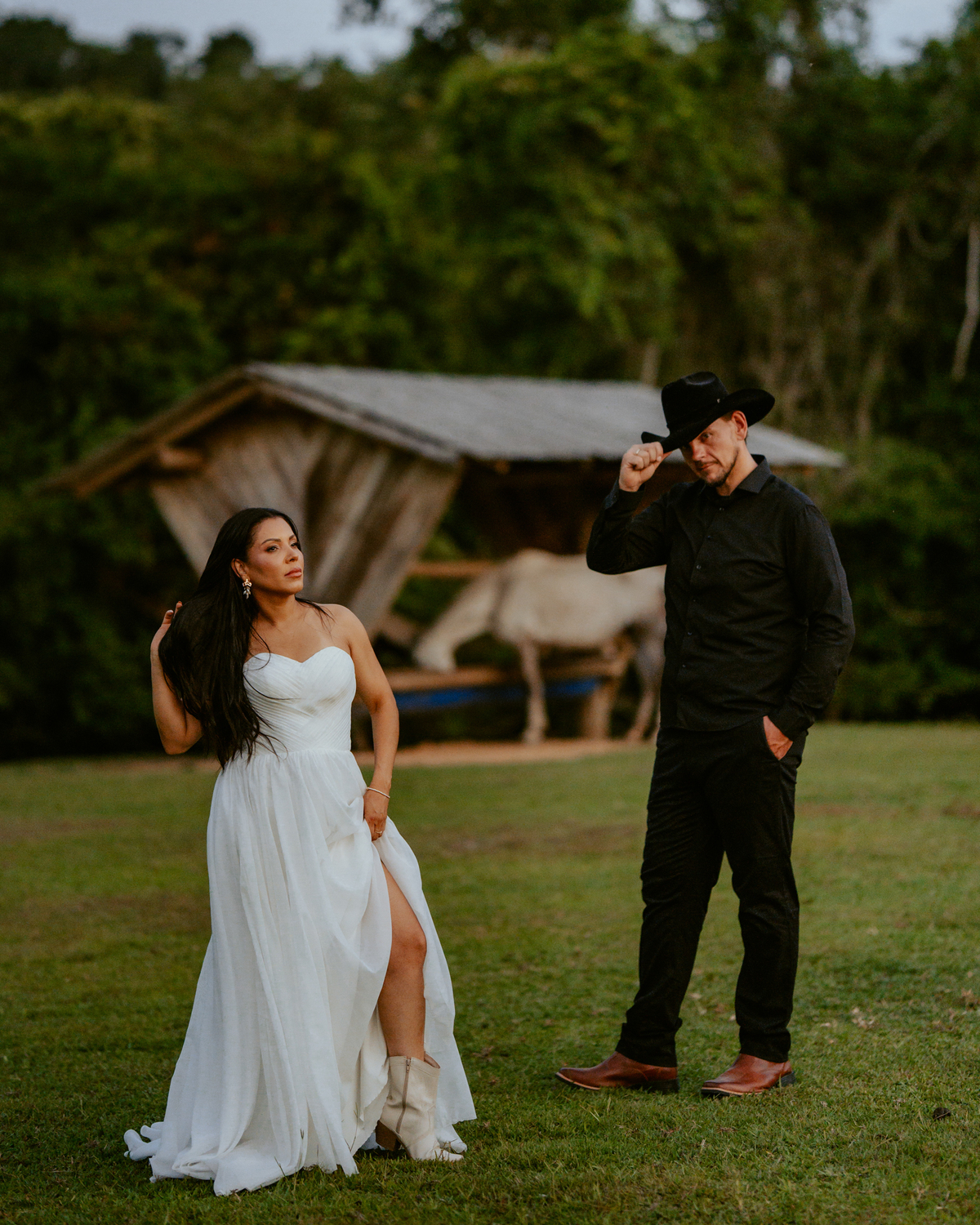 ensaio-prewedding-patrcia-rogerio-coutry-cavalo-chapeu-boiadeira-fotografo-casamento-interior-agroboy-haras-campo-praia-mocambique-florianopolis-indaial-gaucho-fotos-casal