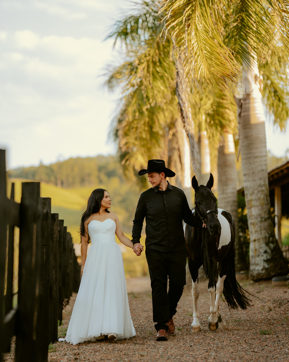 ensaio-prewedding-patrcia-rogerio-coutry-cavalo-chapeu-boiadeira-fotografo-casamento-interior-agroboy-haras-campo-praia-mocambique-florianopolis-indaial-gaucho-fotos-casal