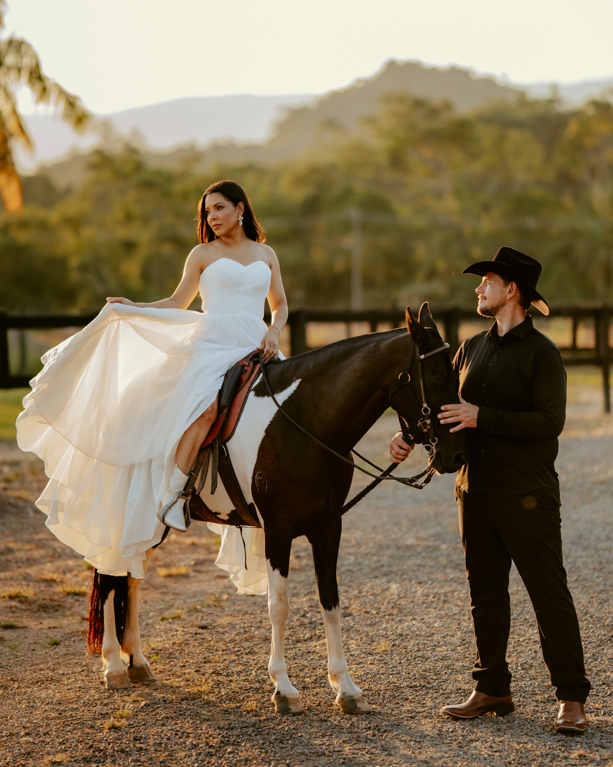 ensaio-prewedding-patrcia-rogerio-coutry-cavalo-chapeu-boiadeira-fotografo-casamento-interior-agroboy-haras-campo-praia-mocambique-florianopolis-indaial-gaucho-fotos-casal