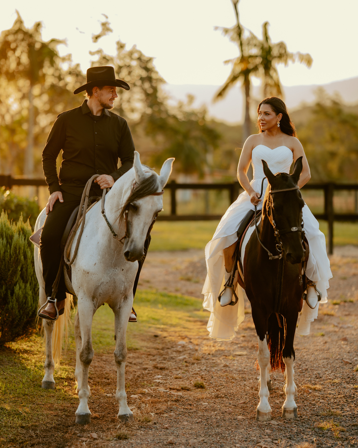 ensaio-prewedding-patrcia-rogerio-coutry-cavalo-chapeu-boiadeira-fotografo-casamento-interior-agroboy-haras-campo-praia-mocambique-florianopolis-indaial-gaucho-fotos-casal