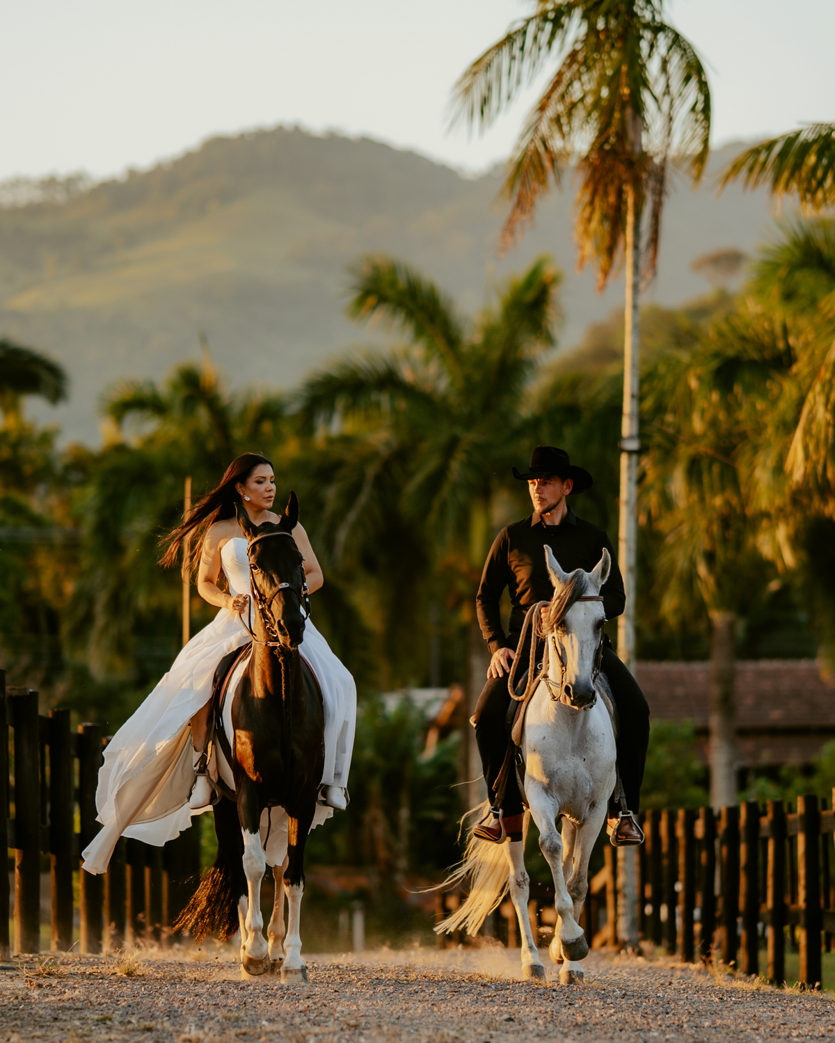 ensaio-prewedding-patrcia-rogerio-coutry-cavalo-chapeu-boiadeira-fotografo-casamento-interior-agroboy-haras-campo-praia-mocambique-florianopolis-indaial-gaucho-fotos-casal