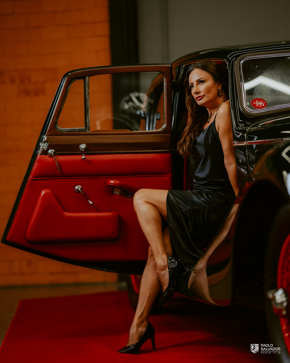 festa das amigas com tema de máscara em indaial no museu de carros antigos, fotos ensaio feminino com carros antigos, ensaio pessoal, fotos da festa, blumenau, itapema, praia, fotografo de casamento