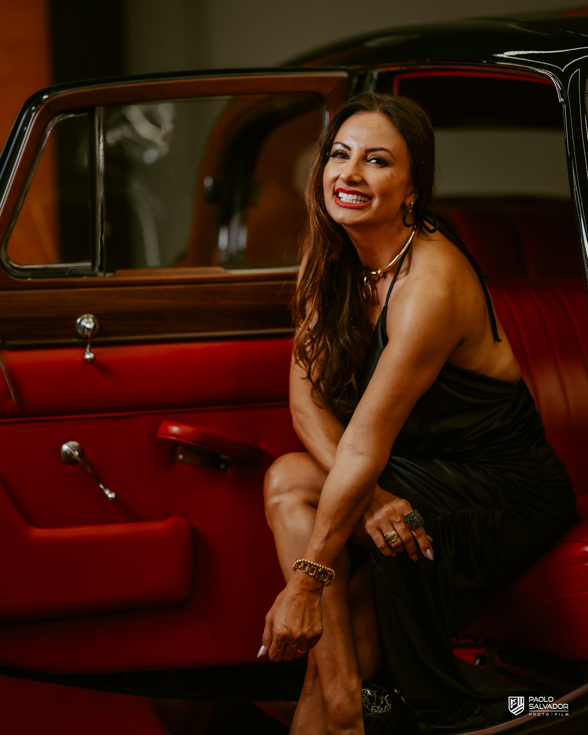 festa das amigas com tema de máscara em indaial no museu de carros antigos, fotos ensaio feminino com carros antigos, ensaio pessoal, fotos da festa, blumenau, itapema, praia, fotografo de casamento