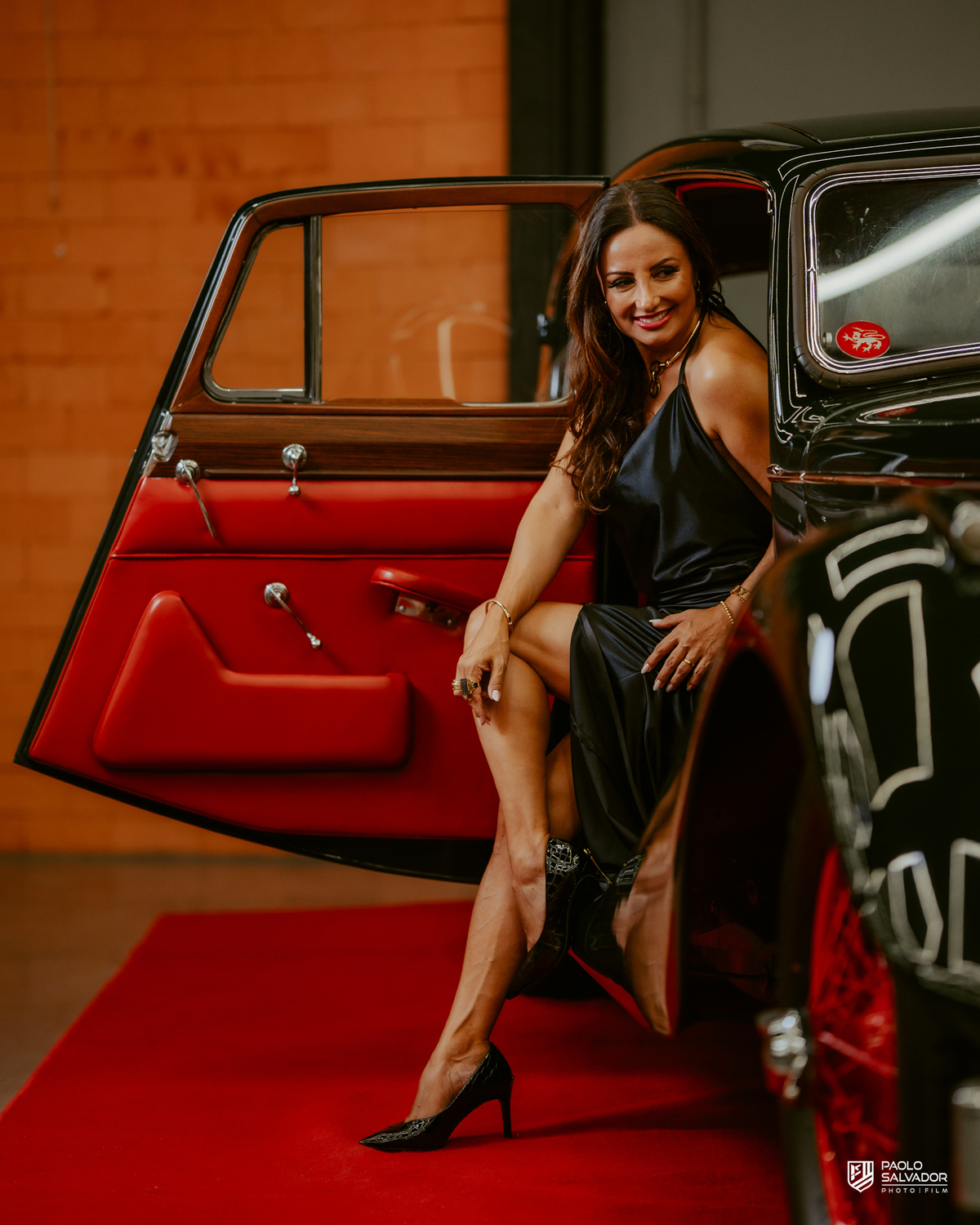 festa das amigas com tema de máscara em indaial no museu de carros antigos, fotos ensaio feminino com carros antigos, ensaio pessoal, fotos da festa, blumenau, itapema, praia, fotografo de casamento