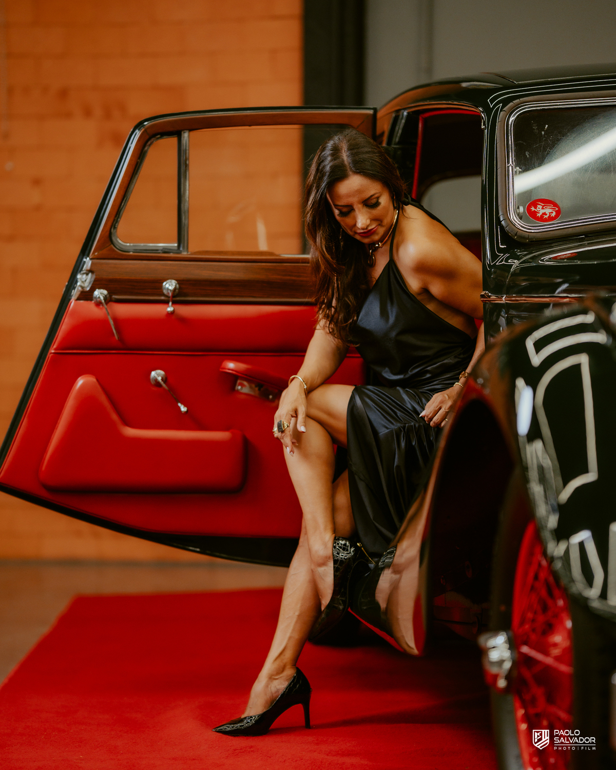 festa das amigas com tema de máscara em indaial no museu de carros antigos, fotos ensaio feminino com carros antigos, ensaio pessoal, fotos da festa, blumenau, itapema, praia, fotografo de casamento