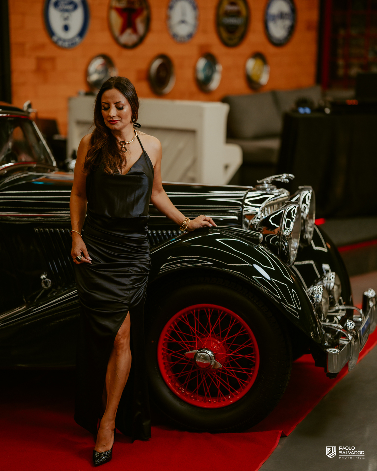 festa das amigas com tema de máscara em indaial no museu de carros antigos, fotos ensaio feminino com carros antigos, ensaio pessoal, fotos da festa, blumenau, itapema, praia, fotografo de casamento