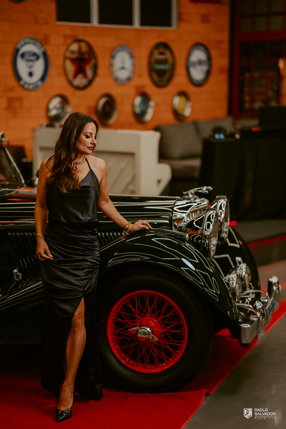festa das amigas com tema de máscara em indaial no museu de carros antigos, fotos ensaio feminino com carros antigos, ensaio pessoal, fotos da festa, blumenau, itapema, praia, fotografo de casamento