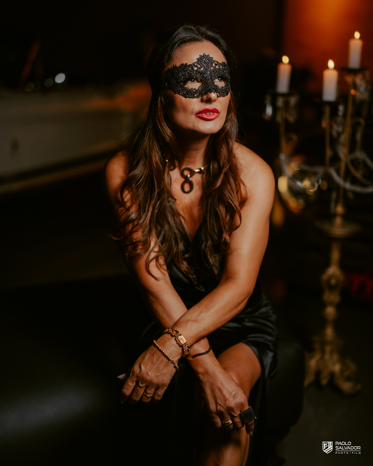 festa das amigas com tema de máscara em indaial no museu de carros antigos, fotos ensaio feminino com carros antigos, ensaio pessoal, fotos da festa, blumenau, itapema, praia, fotografo de casamento