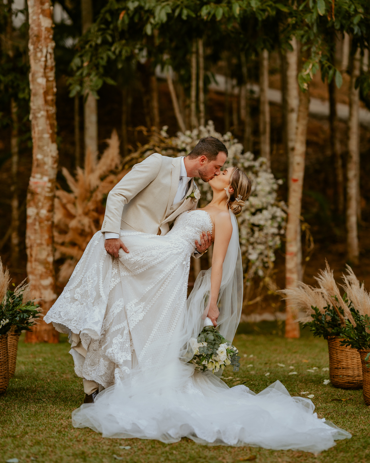 fotografia-de-casamento-em-timbo-sc-mini-wedding-intimista-no-sitio-da-familia-da-noiva-cerimonia-ao-ar-livre-anna-e-marco-fotografo-de-casamento-em-blumenau-e-vale-europeu