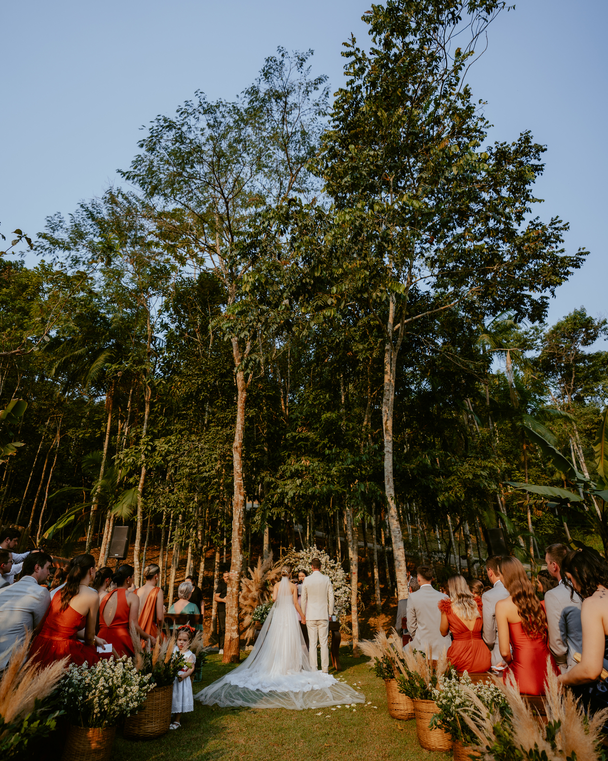 mini-wedding-em-timbo-santa-catarina-casamento-intimista-no-sitio-da-familia-da-noiva-cerimonia-ao-ar-livre-anna-e-marco-fotografo-de-casamento-em-timbo-regiao-de-blumenau-vale-europeu