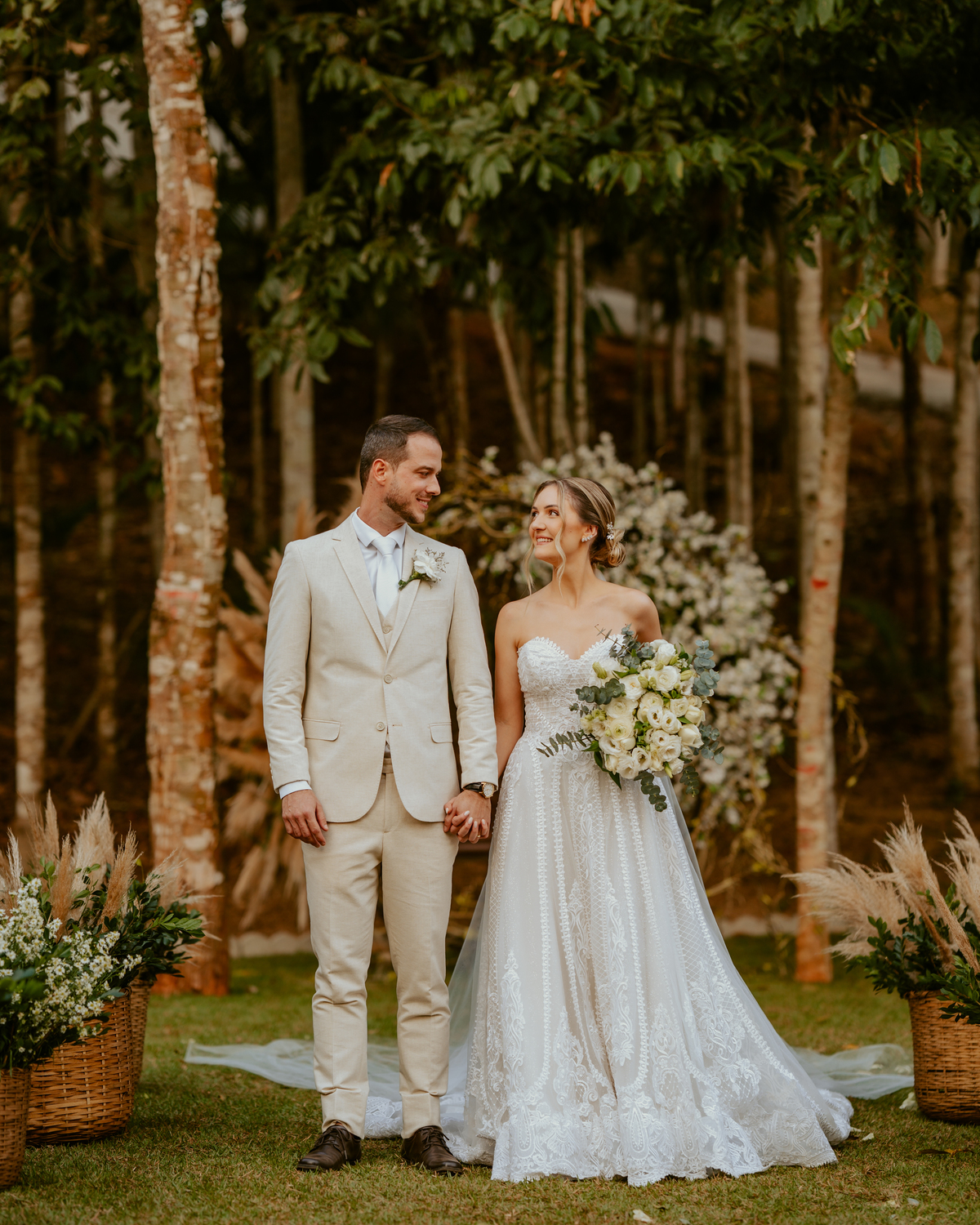 fotografia-de-casamento-em-timbo-sc-mini-wedding-intimista-no-sitio-da-familia-da-noiva-cerimonia-ao-ar-livre-anna-e-marco-fotografo-de-casamento-em-blumenau-e-vale-europeu