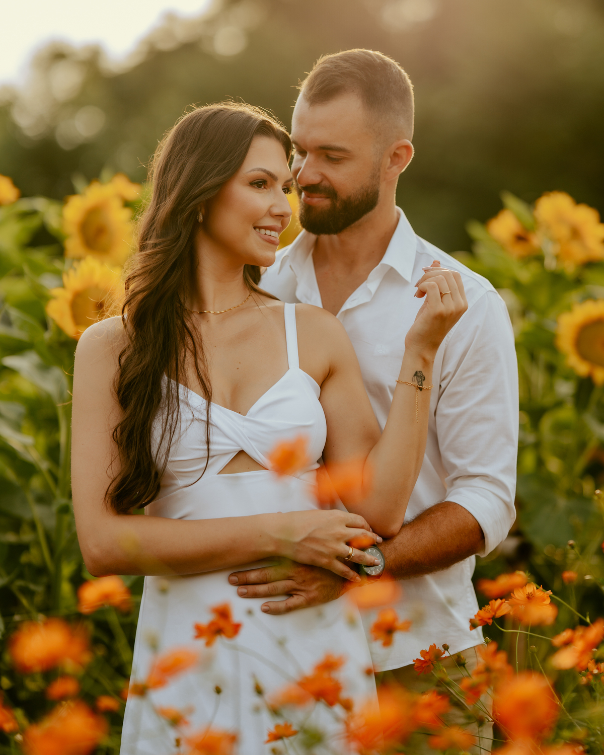 pre-wedding-romantico-no-parque-hemero-joinville-casal-caminhando-nos-jardins-e-flores-vanessa-e-alex-fotografo-de-casamento-joinville-blumenau