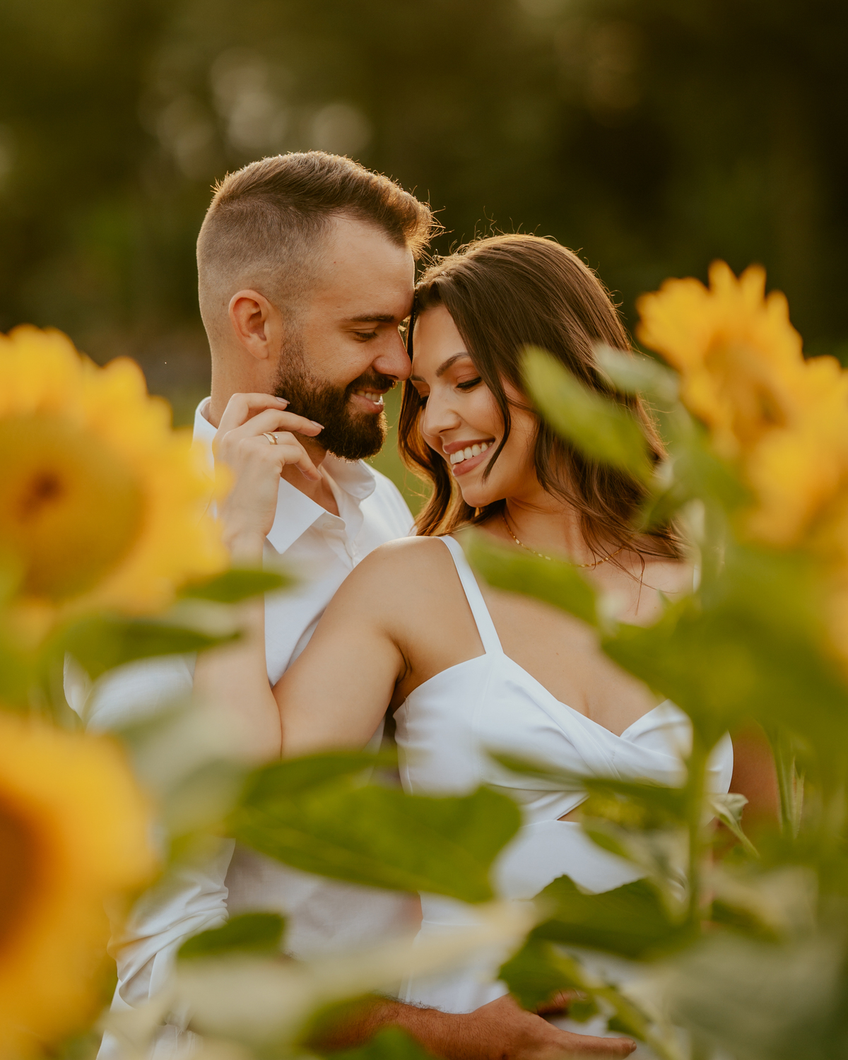 pre-wedding-romantico-no-parque-hemero-joinville-casal-caminhando-nos-jardins-e-flores-vanessa-e-alex-fotografo-de-casamento-joinville-blumenau
