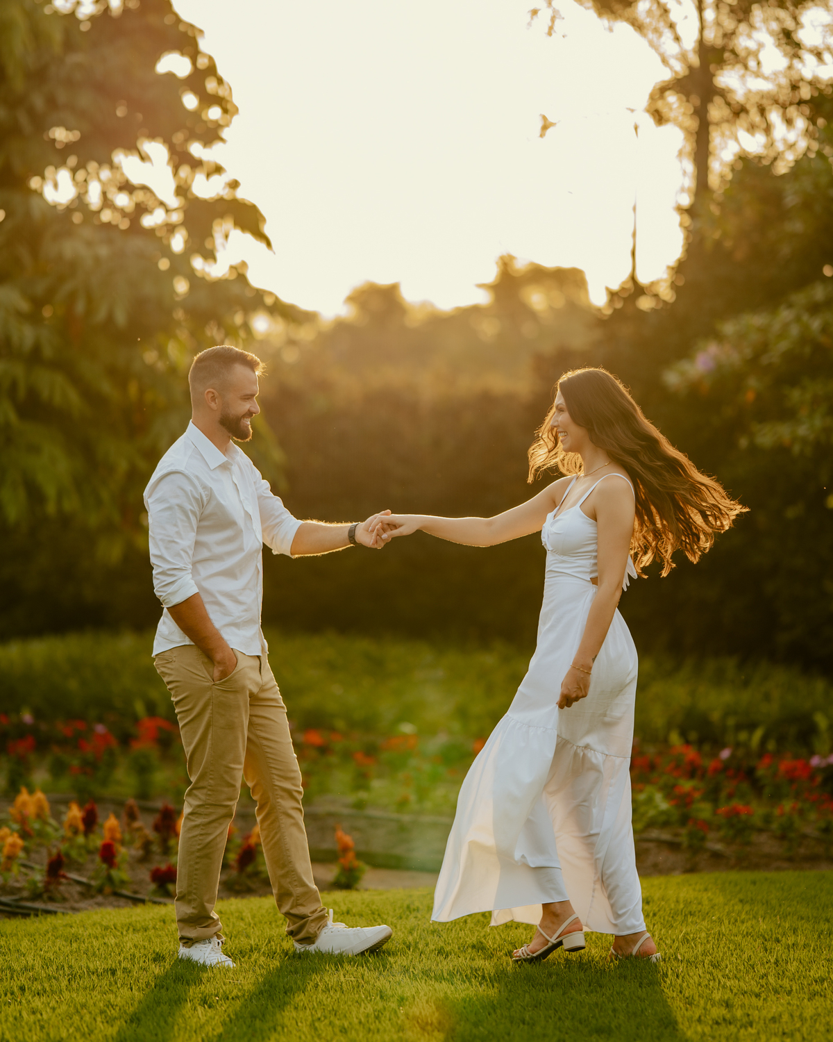 pre-wedding-no-jardim-dos-girassois-parque-hemero-joinville-ensaio-romantico-de-casal-vanessa-e-alex-fotografo-de-casamento-joinville-jaragua-do-sul