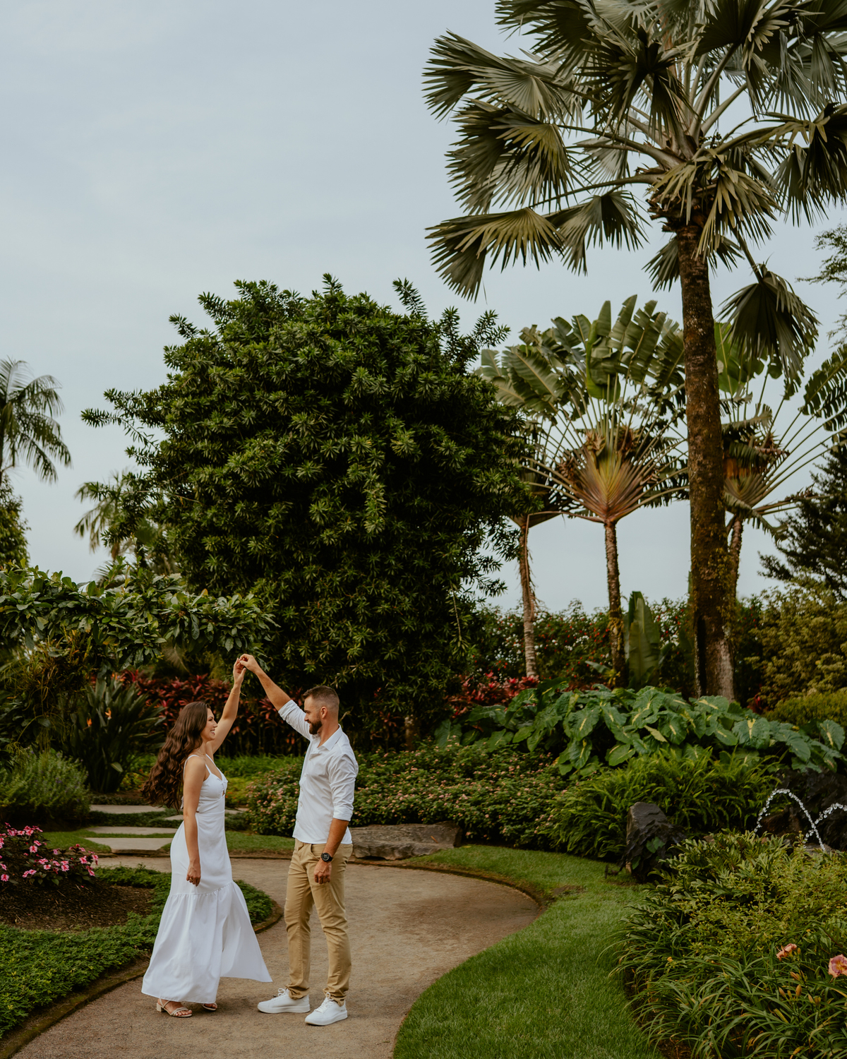 pre-wedding-em-joinville-parque-hemero-jardins-floridos-e-jardim-dos-girassois-ensaio-pre-casamento-vanessa-e-alex-fotografo-de-casamento-joinville-santa-catarina
