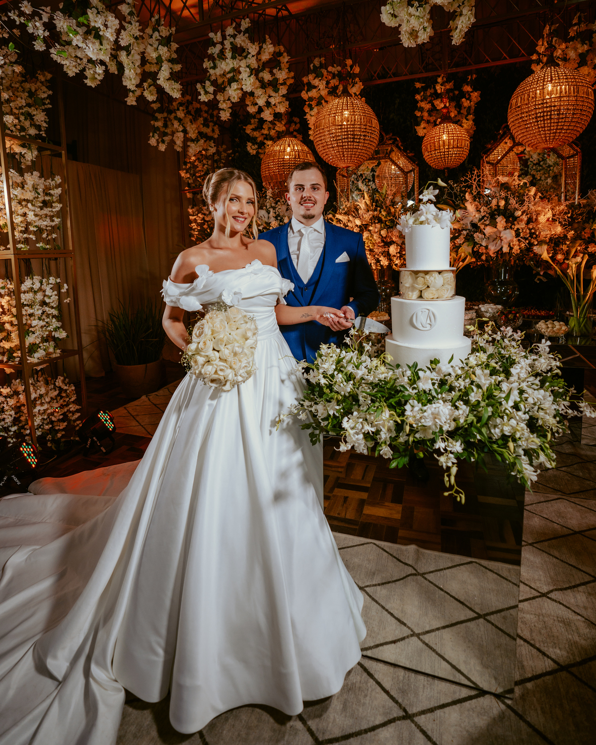 festa-de-casamento-na-sociedade-seral-em-luiz-alves-santa-catarina-decoracao-elegante-da-silvana-decoradora-de-blumenau-celebracao-do-casamento-de-kamila-e-neto-no-vale-europeu-fotografia-de-casamento-sc