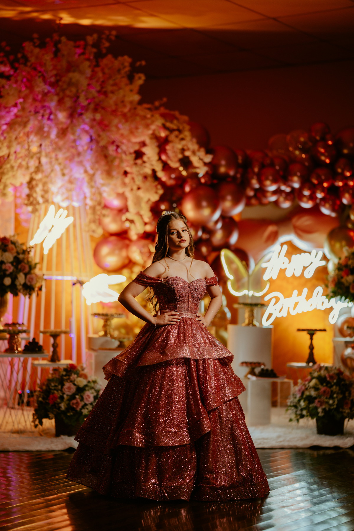 otos-fotografia-fotografo-de-15-anos-priscila-festa-de-debutante-em-rodeio-sc-adecio-cozina-moser-vale-europeu-santa-catarina-blumenau-balneario-camboriu-itajai-itapema-joinville-vestido-versat-alta-costura-indaial-making-of-salao-ld-decoracao-pink-blue-r