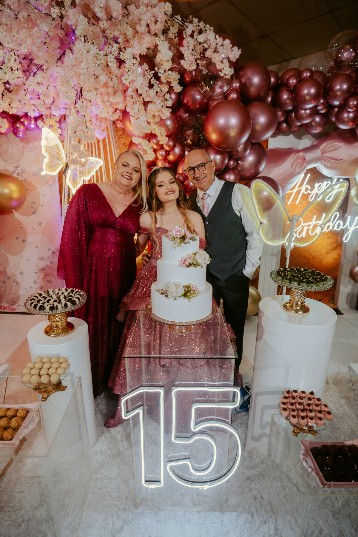 otos-fotografia-fotografo-de-15-anos-priscila-festa-de-debutante-em-rodeio-sc-adecio-cozina-moser-vale-europeu-santa-catarina-blumenau-balneario-camboriu-itajai-itapema-joinville-vestido-versat-alta-costura-indaial-making-of-salao-ld-decoracao-pink-blue-r