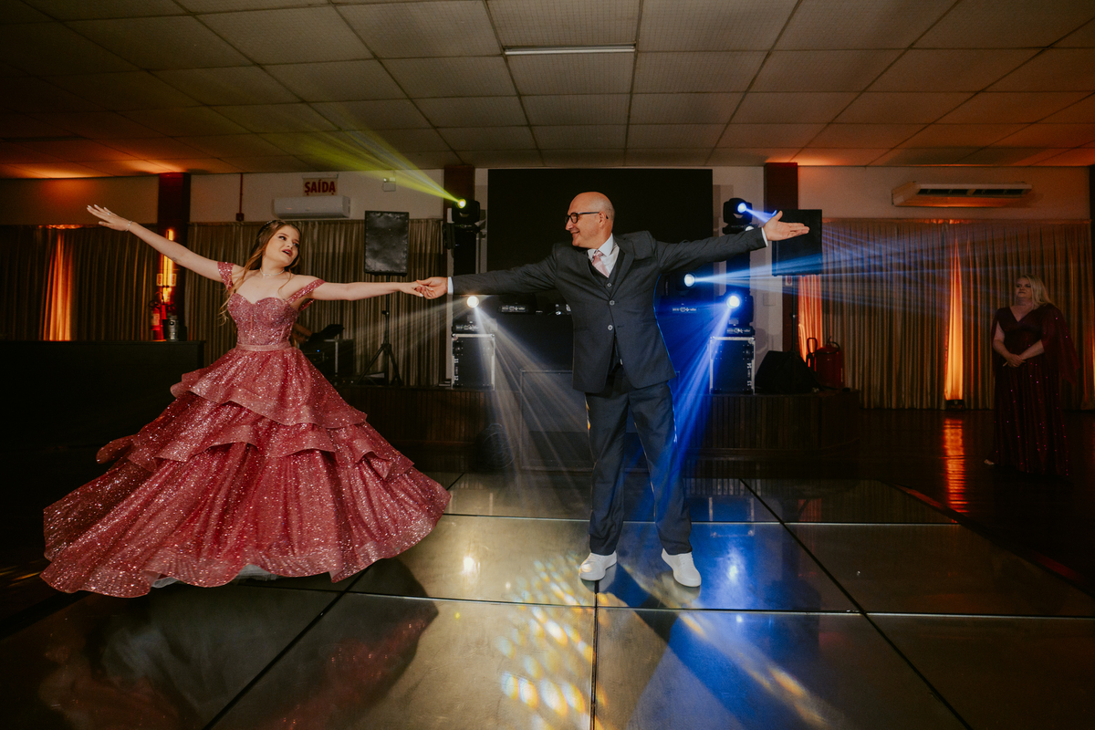 otos-fotografia-fotografo-de-15-anos-priscila-festa-de-debutante-em-rodeio-sc-adecio-cozina-moser-vale-europeu-santa-catarina-blumenau-balneario-camboriu-itajai-itapema-joinville-vestido-versat-alta-costura-indaial-making-of-salao-ld-decoracao-pink-blue-r