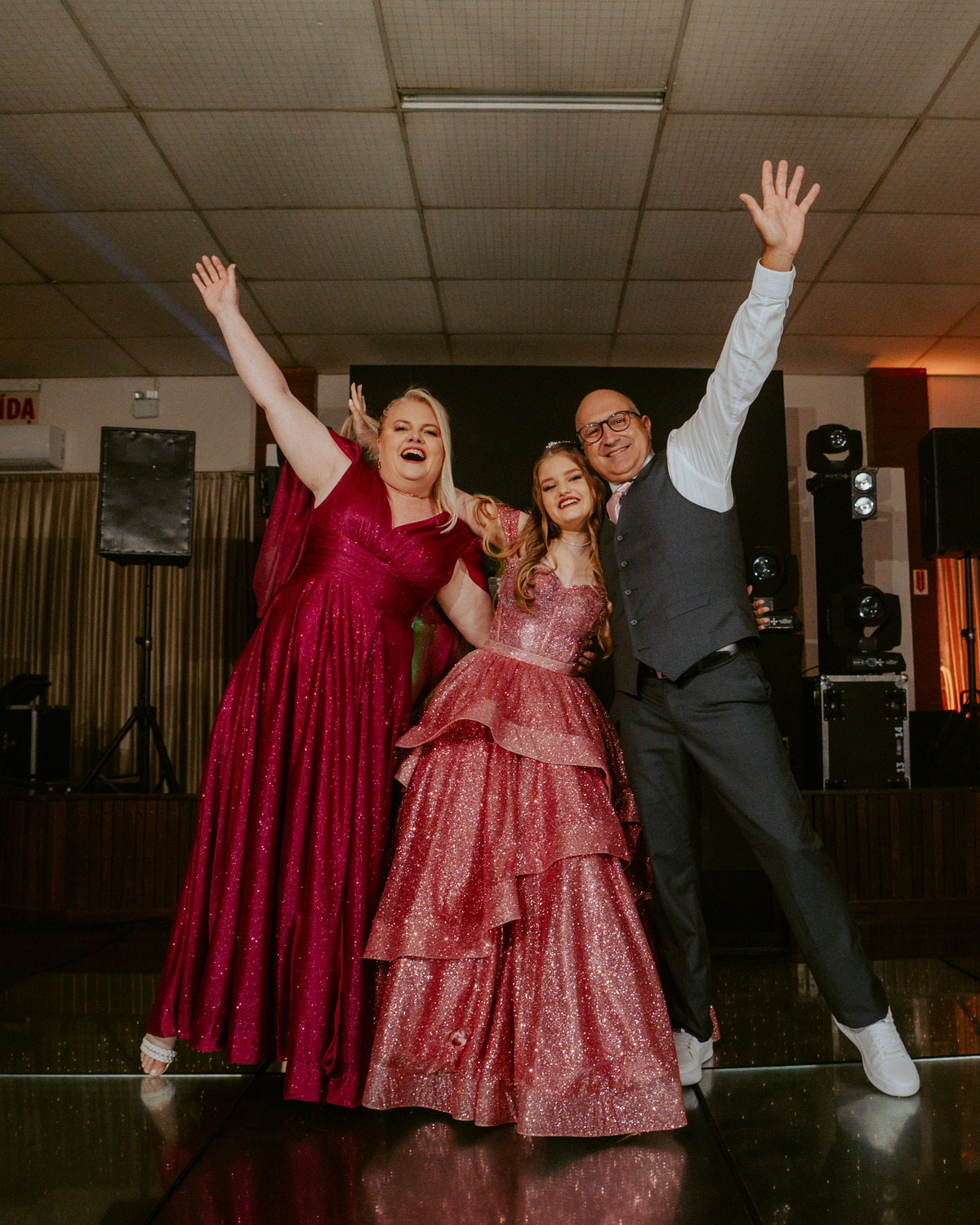 otos-fotografia-fotografo-de-15-anos-priscila-festa-de-debutante-em-rodeio-sc-adecio-cozina-moser-vale-europeu-santa-catarina-blumenau-balneario-camboriu-itajai-itapema-joinville-vestido-versat-alta-costura-indaial-making-of-salao-ld-decoracao-pink-blue-r