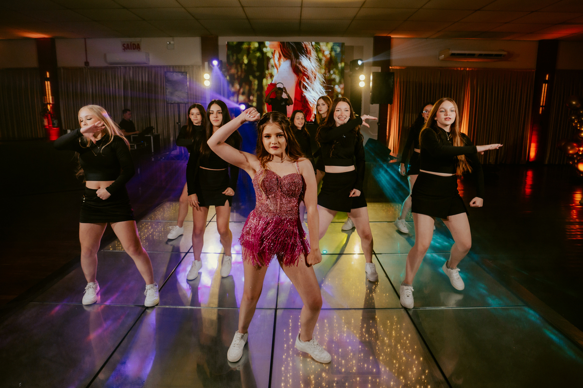 otos-fotografia-fotografo-de-15-anos-priscila-festa-de-debutante-em-rodeio-sc-adecio-cozina-moser-vale-europeu-santa-catarina-blumenau-balneario-camboriu-itajai-itapema-joinville-vestido-versat-alta-costura-indaial-making-of-salao-ld-decoracao-pink-blue-r