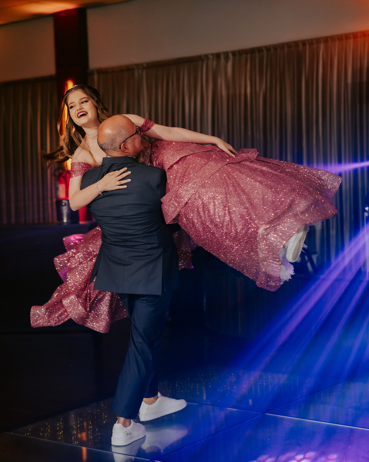 otos-fotografia-fotografo-de-15-anos-priscila-festa-de-debutante-em-rodeio-sc-adecio-cozina-moser-vale-europeu-santa-catarina-blumenau-balneario-camboriu-itajai-itapema-joinville-vestido-versat-alta-costura-indaial-making-of-salao-ld-decoracao-pink-blue-r