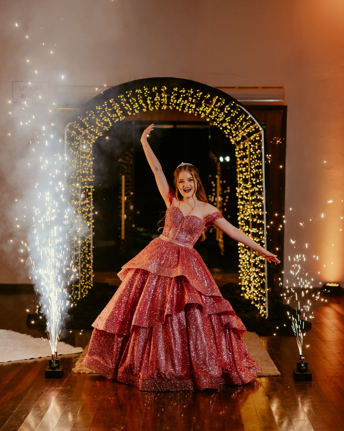 otos-fotografia-fotografo-de-15-anos-priscila-festa-de-debutante-em-rodeio-sc-adecio-cozina-moser-vale-europeu-santa-catarina-blumenau-balneario-camboriu-itajai-itapema-joinville-vestido-versat-alta-costura-indaial-making-of-salao-ld-decoracao-pink-blue-r