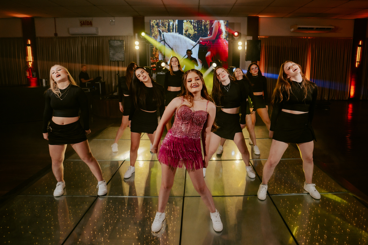 otos-fotografia-fotografo-de-15-anos-priscila-festa-de-debutante-em-rodeio-sc-adecio-cozina-moser-vale-europeu-santa-catarina-blumenau-balneario-camboriu-itajai-itapema-joinville-vestido-versat-alta-costura-indaial-making-of-salao-ld-decoracao-pink-blue-r