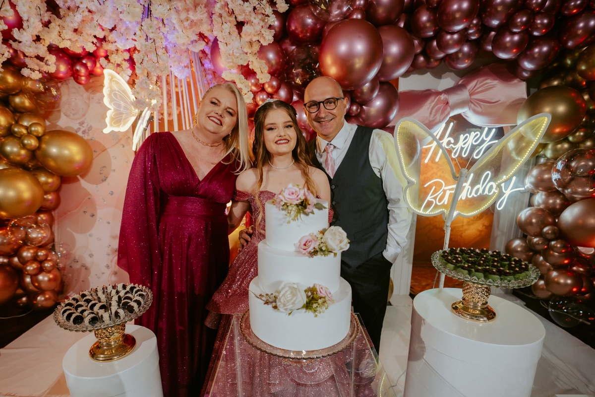 otos-fotografia-fotografo-de-15-anos-priscila-festa-de-debutante-em-rodeio-sc-adecio-cozina-moser-vale-europeu-santa-catarina-blumenau-balneario-camboriu-itajai-itapema-joinville-vestido-versat-alta-costura-indaial-making-of-salao-ld-decoracao-pink-blue-r