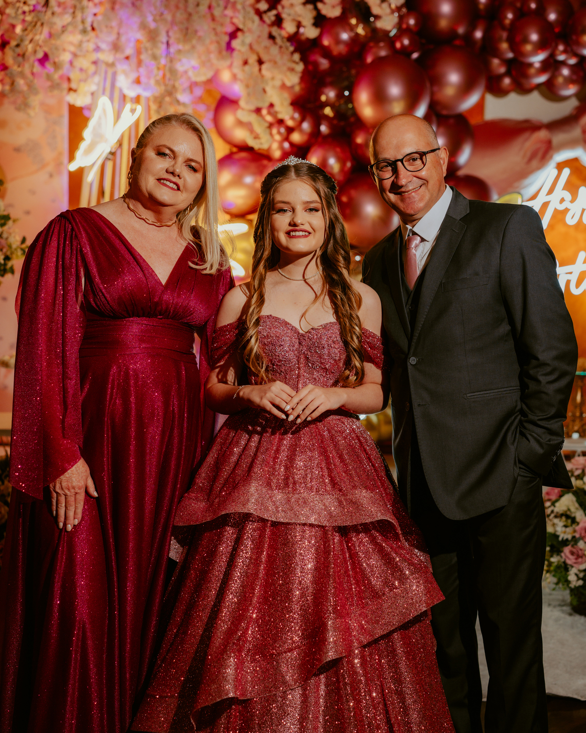 otos-fotografia-fotografo-de-15-anos-priscila-festa-de-debutante-em-rodeio-sc-adecio-cozina-moser-vale-europeu-santa-catarina-blumenau-balneario-camboriu-itajai-itapema-joinville-vestido-versat-alta-costura-indaial-making-of-salao-ld-decoracao-pink-blue-r