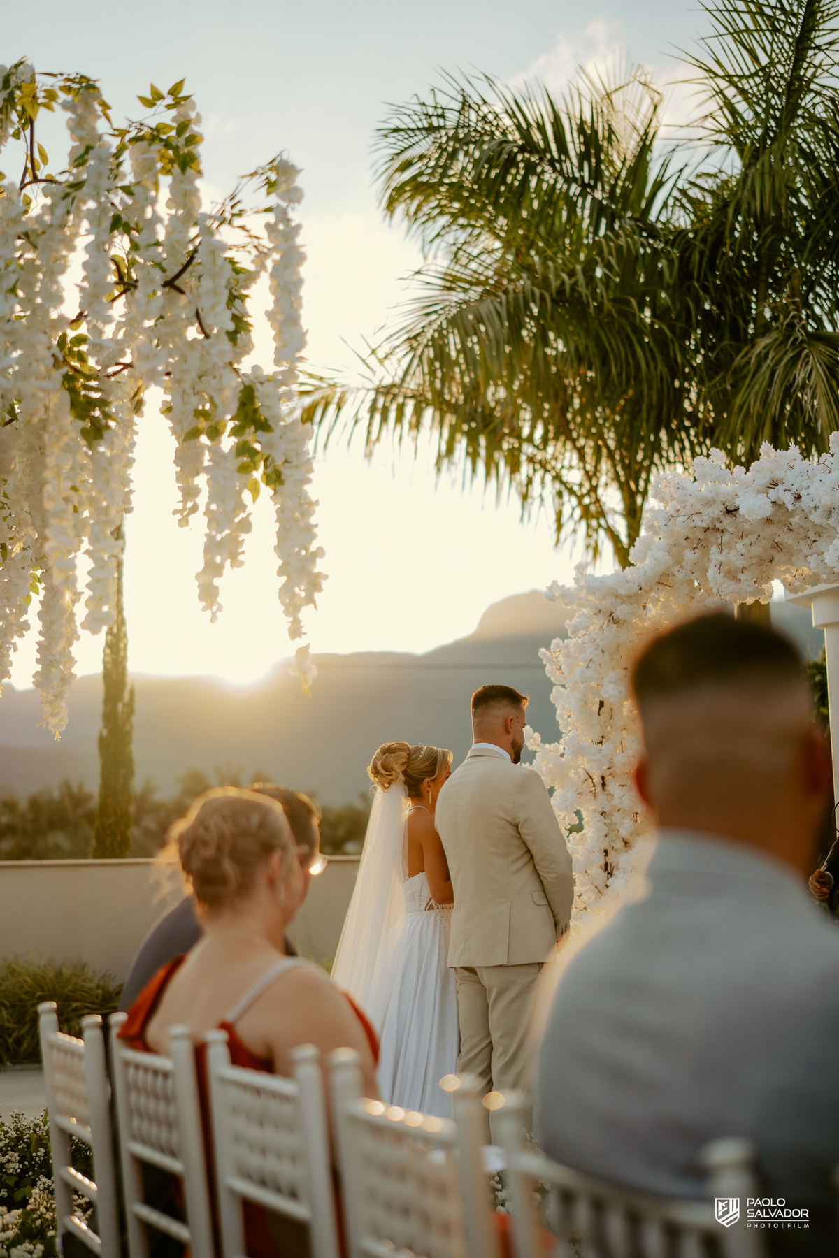 Casamento de Andresa e Gabriel no Adesso Cucina Moser em Rodeio Santa Catarina, decoração elegante da Silvana Decorações, cerimônia ao ar livre, wedding e mini-wedding no Vale Europeu, espaço sofisticado para casamentos com fotografia de casamento paolo