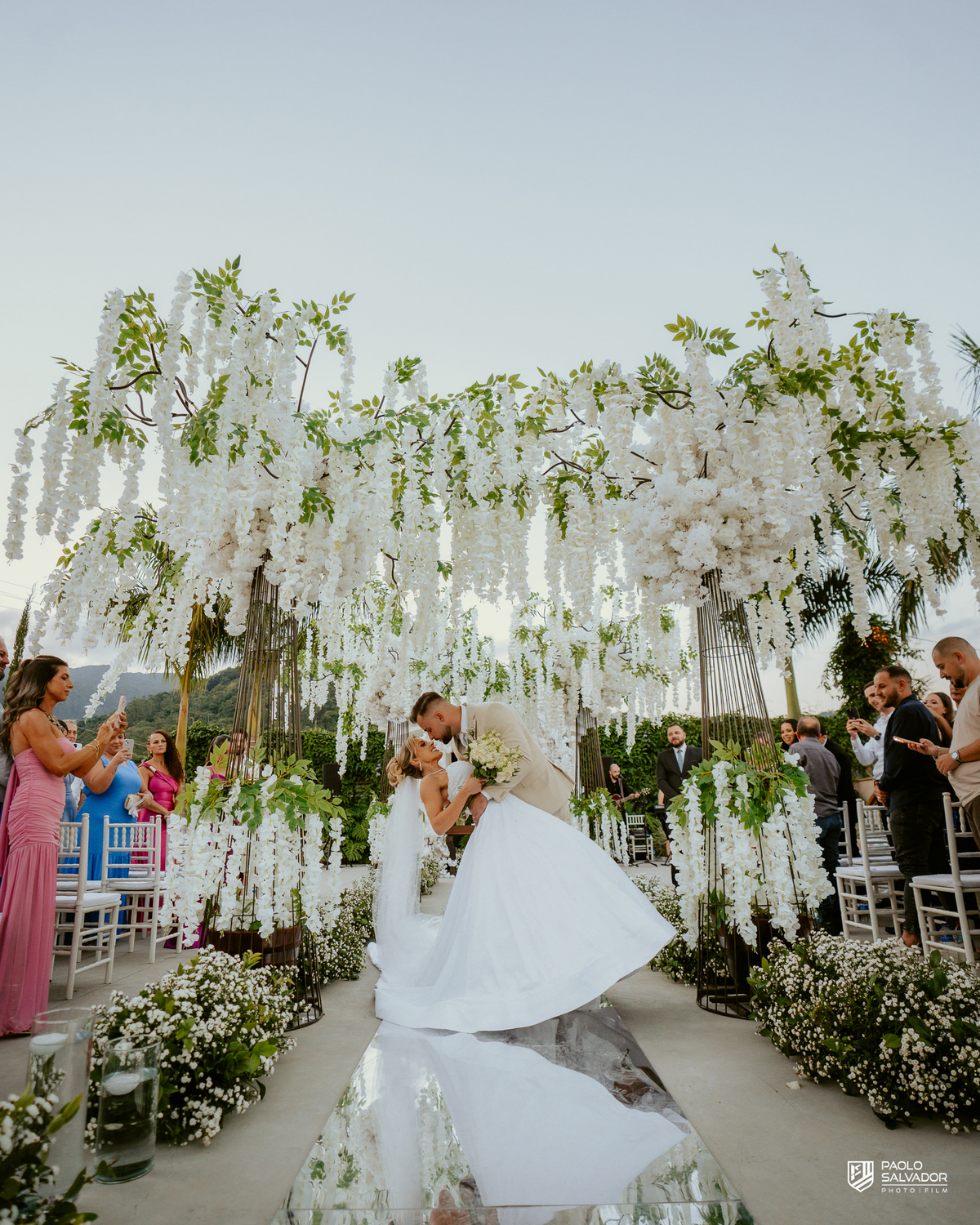 Casamento de Andresa e Gabriel no Adesso Cucina Moser em Rodeio Santa Catarina, decoração elegante da Silvana Decorações, cerimônia ao ar livre, wedding e mini-wedding no Vale Europeu, espaço sofisticado para casamentos com fotografia de casamento paolo