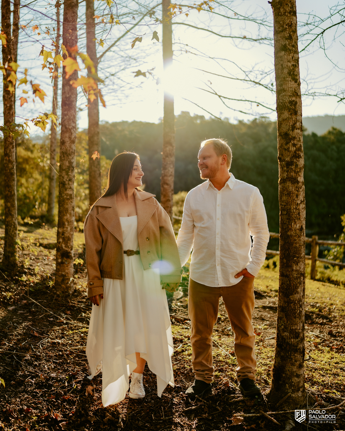 Ensaio pré wedding na floresta em Benedito Novo SC, casal em cenário romântico com natureza, fotógrafo de casamento Santa Catarina, ensaio pré casamento em trilha na Serra Catarinense