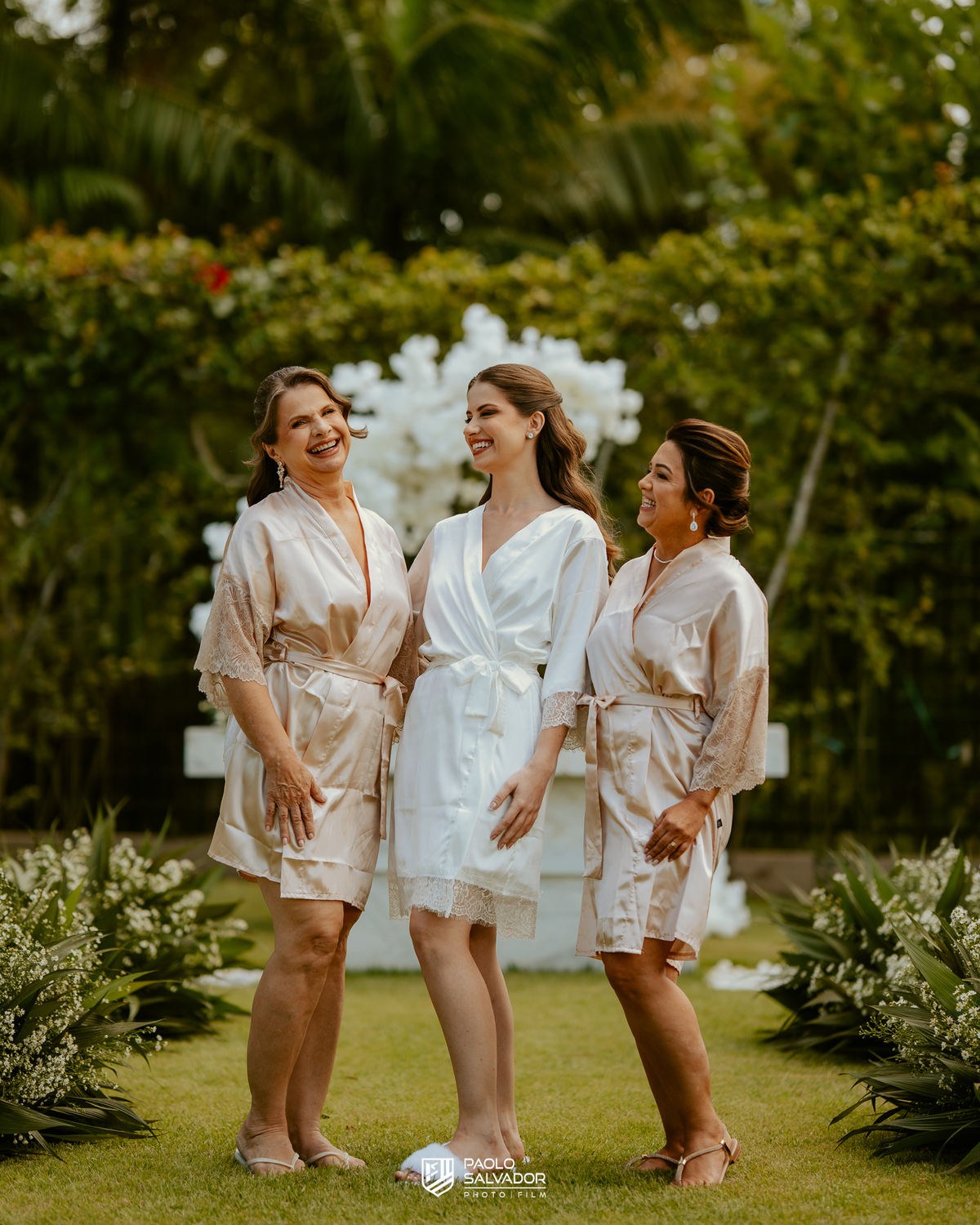 Making of da noiva em casamento no Colina Eventos em Brusque SC, preparação com madrinhas e família, maquiagem e cabelo profissional, fotografia de casamento em Brusque, Itajaí, Itapema e região