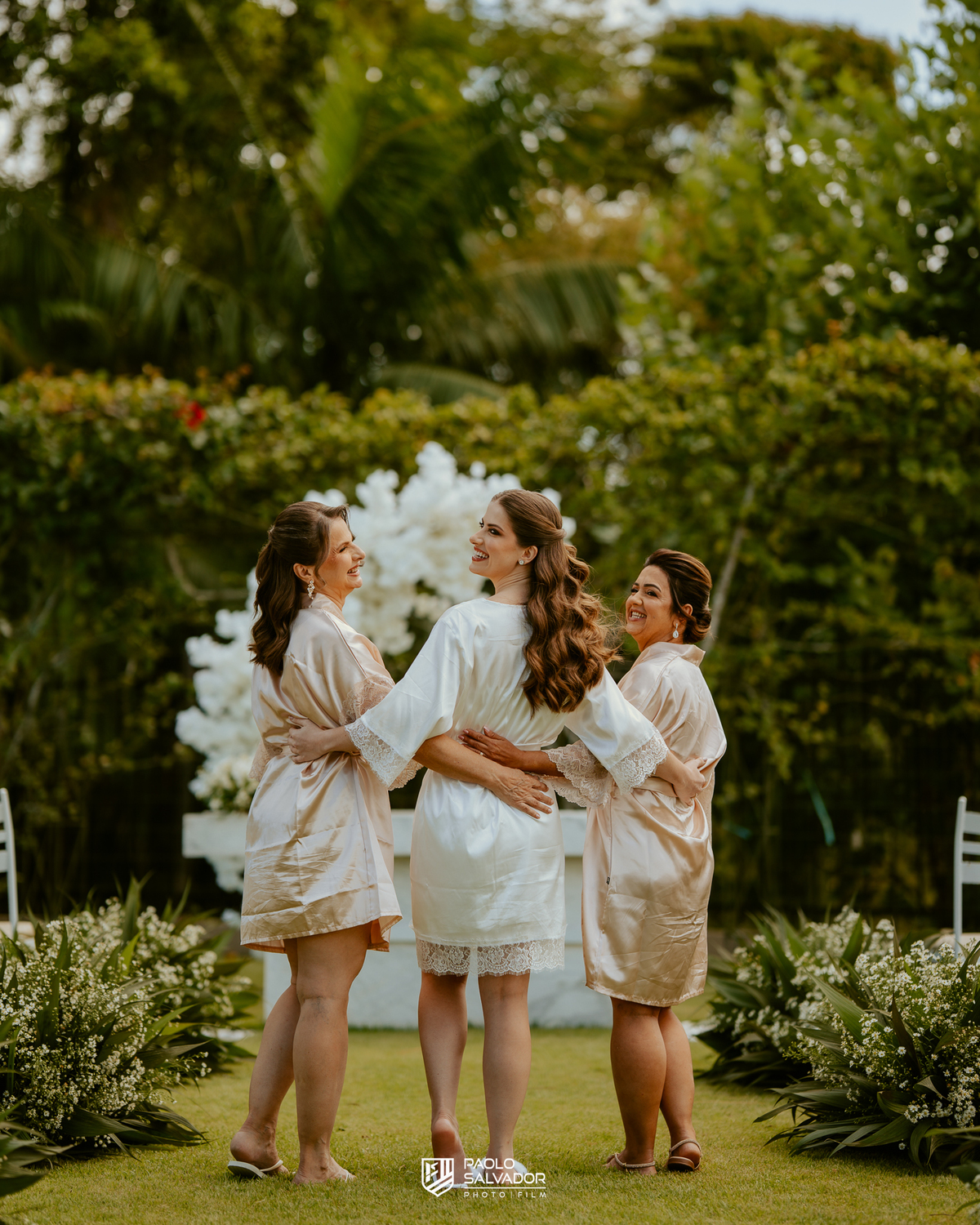 Making of da noiva em casamento no Colina Eventos em Brusque SC, preparação com madrinhas e família, maquiagem e cabelo profissional, fotografia de casamento em Brusque, Itajaí, Itapema e região